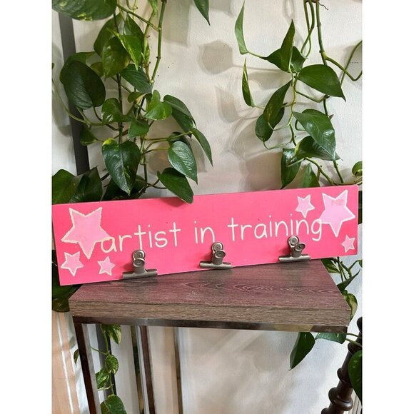 Artist in Training” Pink Star Clip Board - Picture 1 of 9